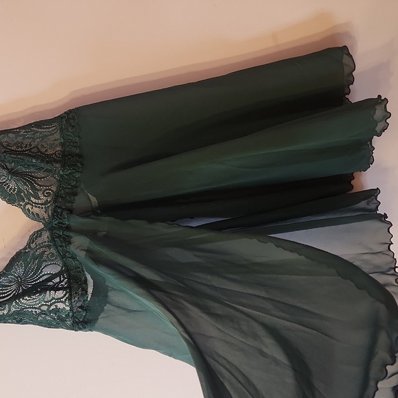 VGT VICTORIA’S SECRET Forest Green Lace Trim Chemise, size M - Picture 7 of 10